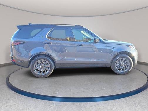 Varesine Blue 2026 Land Rover Discovery Dynamic SE