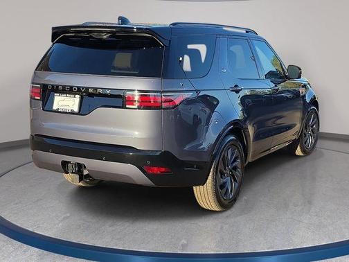 Varesine Blue 2026 Land Rover Discovery Dynamic SE