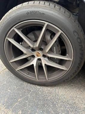 Volcano Grey Metallic 2023 Porsche Macan Base