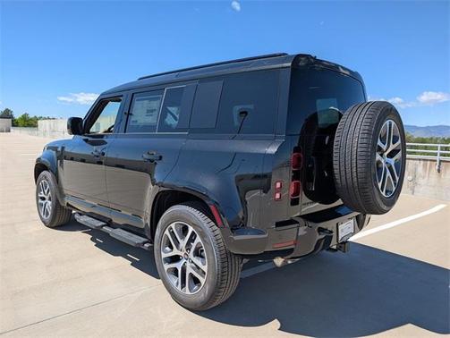 2025 Land Rover Defender P400 X-Dynamic SE