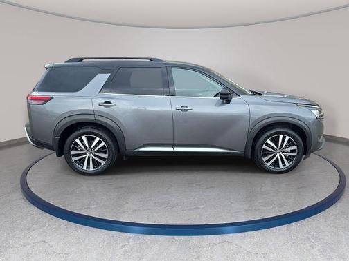 2t Gun Blk Roof 2024 Nissan Pathfinder Platinum
