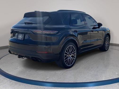 2023 Porsche Cayenne Platinum Edition