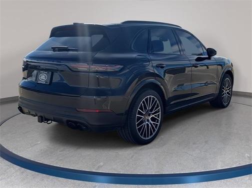 2023 Porsche Cayenne Platinum Edition