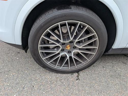 2023 Porsche Cayenne Platinum Edition