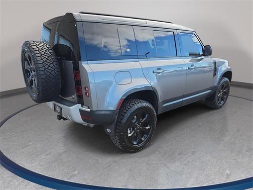 2022 Land Rover Defender 110 SE