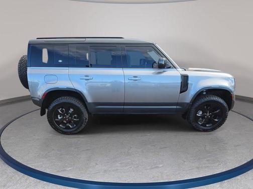 2022 Land Rover Defender 110 SE