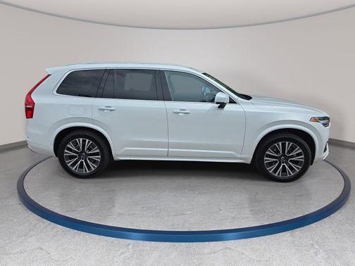 Crystal White Metallic 2020 Volvo XC90 T5 Momentum 7 Passenger