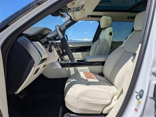 2025 Land Rover Range Rover P550e SE