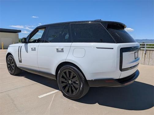 2025 Land Rover Range Rover P550e SE