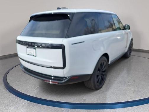 2026 Land Rover Range Rover P550e SE