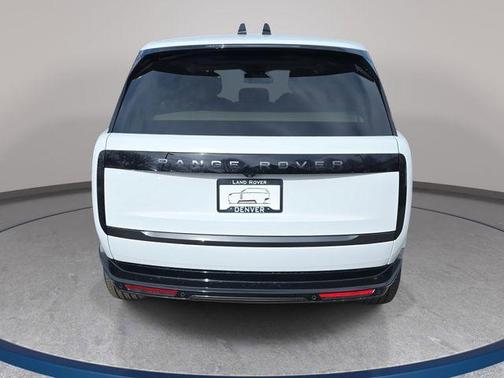 2026 Land Rover Range Rover P550e SE