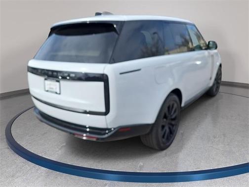 2026 Land Rover Range Rover P550e SE