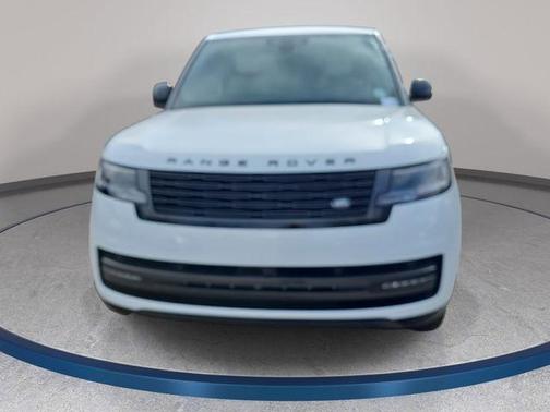 2026 Land Rover Range Rover P550e SE