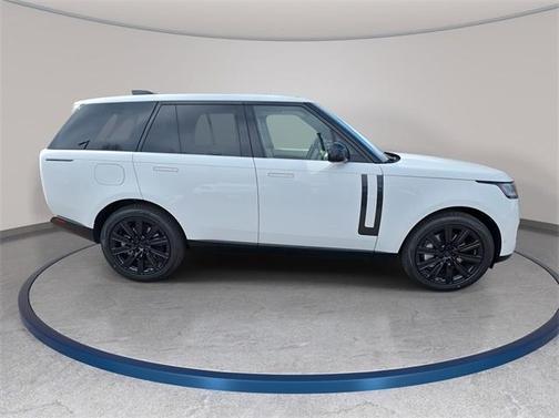 2026 Land Rover Range Rover P550e SE