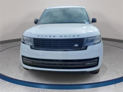 2026 Land Rover Range Rover P550e SE