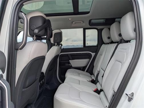 2025 Land Rover Defender P400 X-Dynamic SE