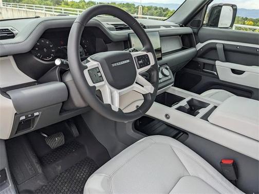 2025 Land Rover Defender P400 X-Dynamic SE