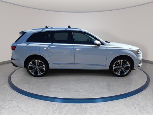 Glacier White Metallic 2021 Audi Q7 55 Premium Plus