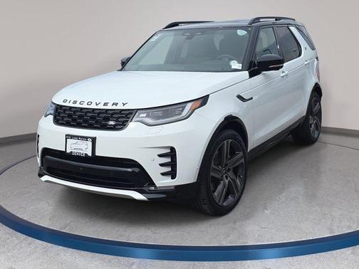 Fuji White 2026 Land Rover Discovery Dynamic SE SUV