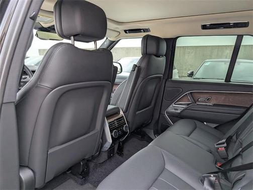 2025 Land Rover Range Rover P530 SE