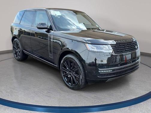 Santorini Black 2026 Land Rover Range Rover P550e SE
