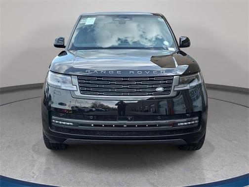 2026 Land Rover Range Rover P550e SE