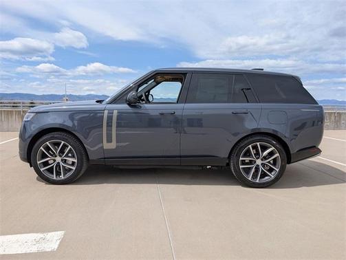 2025 Land Rover Range Rover P550e SE