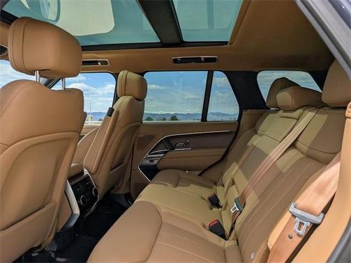 2025 Land Rover Range Rover P550e SE
