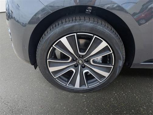 2025 Land Rover Range Rover P530 SE