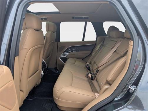 2025 Land Rover Range Rover P530 SE