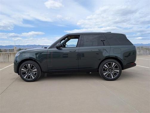 2025 Land Rover Range Rover P550e SE