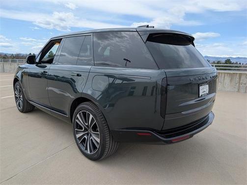 2025 Land Rover Range Rover P550e SE