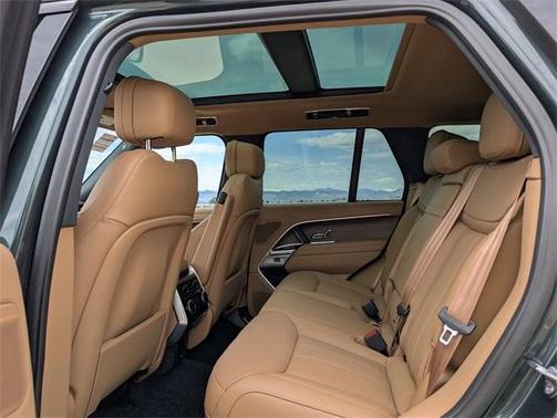 2025 Land Rover Range Rover P550e SE