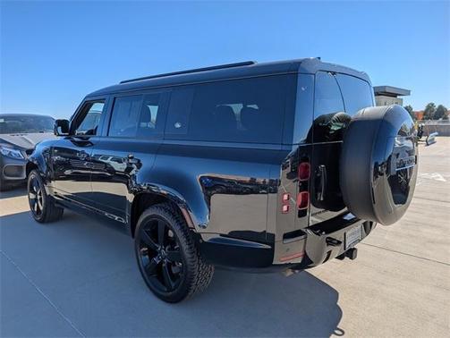 2024 Land Rover Defender P400 X-Dynamic SE