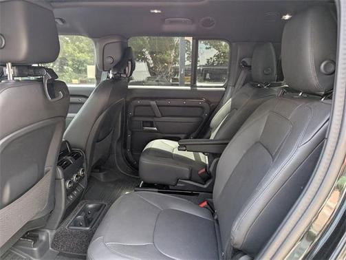 2025 Land Rover Defender P400 X-Dynamic SE