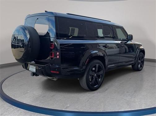 2025 Land Rover Defender P400 X-Dynamic SE