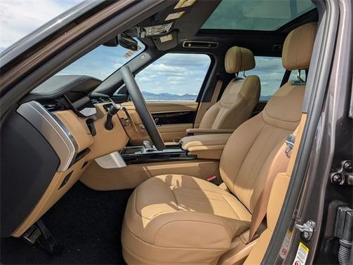 2025 Land Rover Range Rover P530 SE