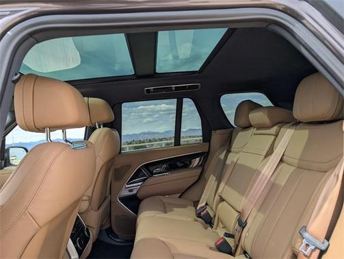 2025 Land Rover Range Rover P530 SE