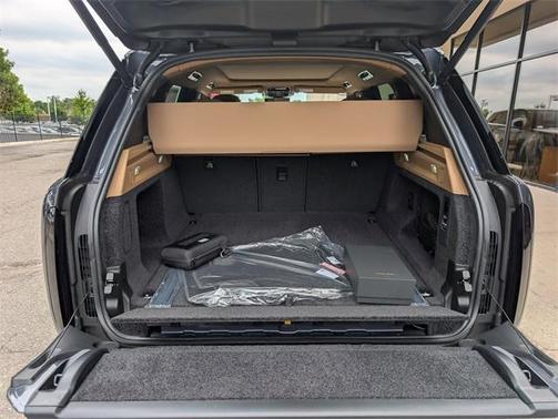 2025 Land Rover Range Rover P530 SE