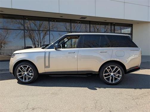 2025 Land Rover Range Rover P550e SE