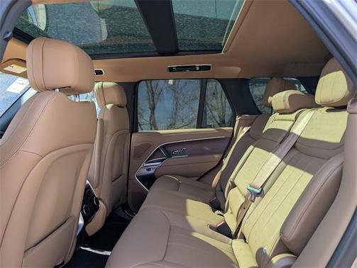 2025 Land Rover Range Rover P550e SE