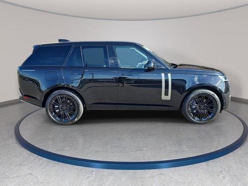 Santorini Black 2026 Land Rover Range Rover P400 SE