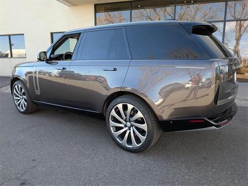 2025 Land Rover Range Rover P530 SE