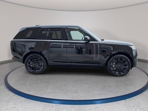 2026 Land Rover Range Rover P530 SE