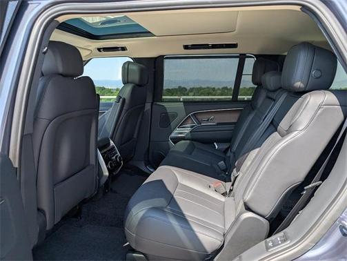 2025 Land Rover Range Rover P400 SE 7 Seat