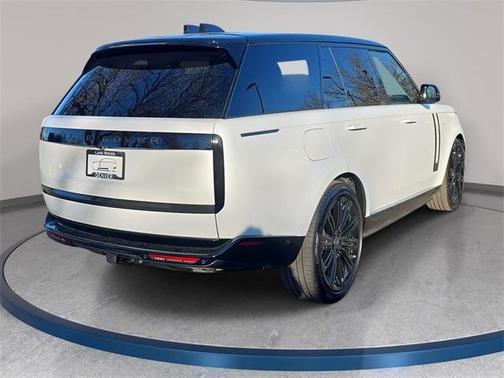 2025 Land Rover Range Rover P530 SE