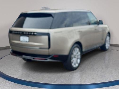 Batumi Gold 2026 Land Rover Range Rover P400 SE 7 Seat