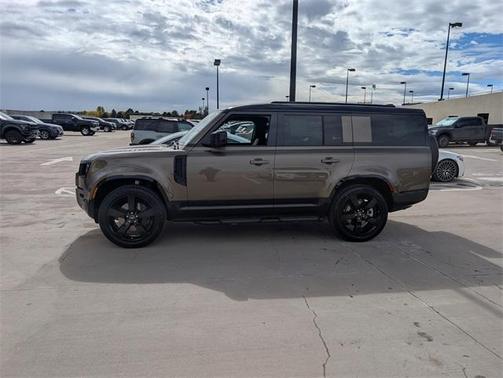 2025 Land Rover Defender P400 X-Dynamic SE