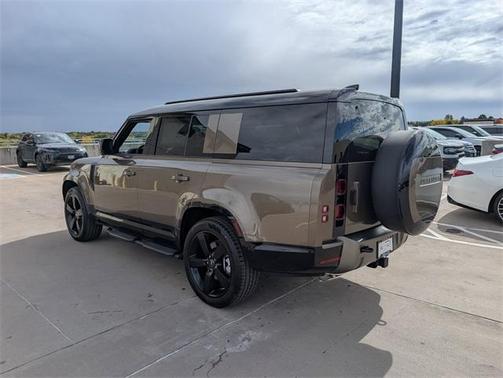 2025 Land Rover Defender P400 X-Dynamic SE