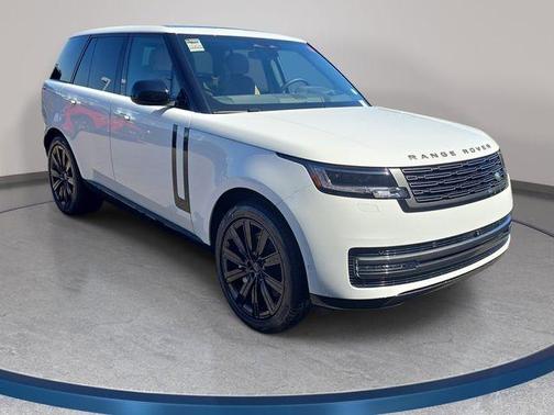 Fuji White 2026 Land Rover Range Rover P550e SE